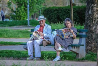 Aktywne Wakacje dla Seniorów: Top 10 Kierunków na Wędrówki i Turystykę Rowerową